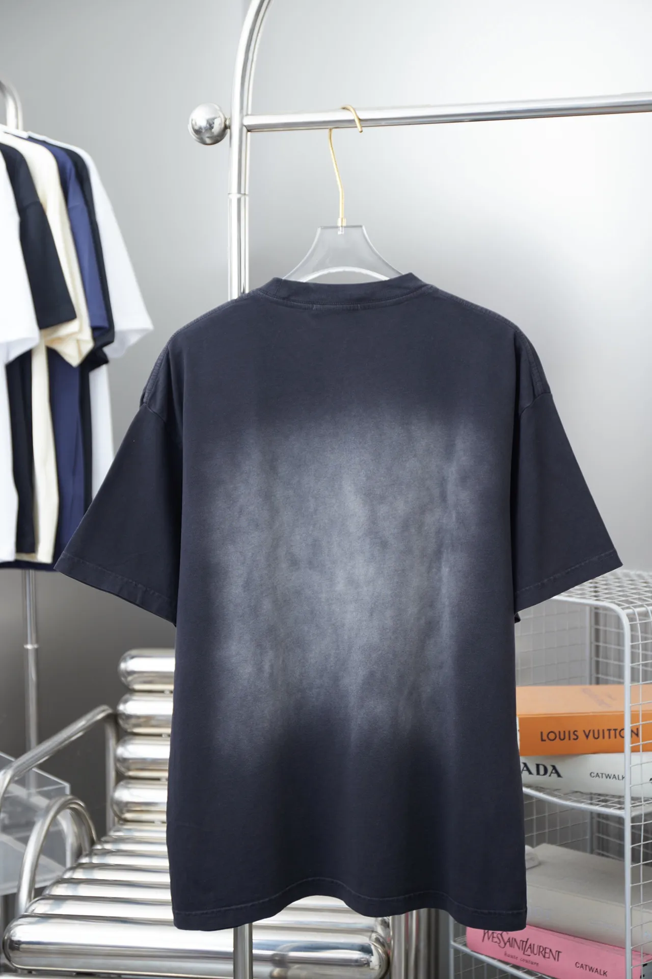 🅿️240 Chrome Hearte 25SS early spring new style Chrome Heart toothbrush embroidered short sleeves Light luxury essential item for daily commuting for men and women Correct version Welcome to compare Detailed features · 280g 100% pure cotton double yarn jersey fabric · Custom dyed in the same vat with special bold 32-count double-ply 1X1 thread · Crocodile toothbrush embroidery pattern➕Imported Australian matte pearl diamonds➕Thick plate texture Crocodile letters. Ready-made garments are dyed and then faded and fried with snowflakes. Then washed to make them look old. General washing to improve the effect·Double-needle stitching and cross-stitch process·Original main mark washed tag brand moisture-proof paper packaging Color: black/white/blue Size: S/M/L/XL